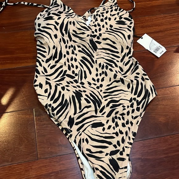 Cheetah print  One Piece SwimSuit Medium - Picture 3 of 6